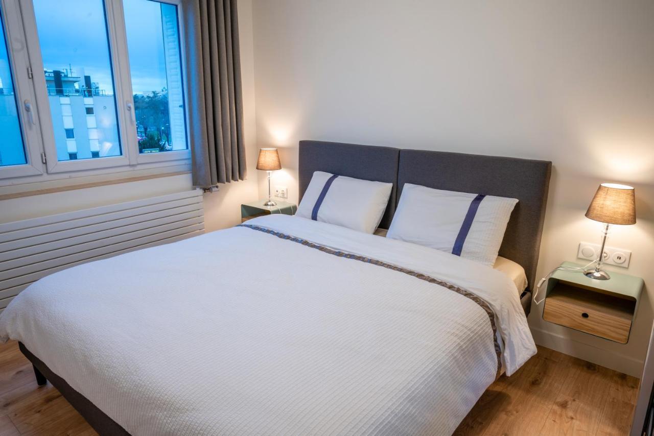 T2 De Standing Climatise Avec Parking Prive, Tram T2 T5, Hopitaux Est Apartment Bron Ngoại thất bức ảnh