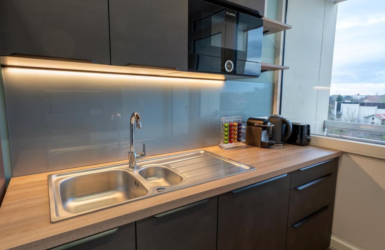 T2 De Standing Climatise Avec Parking Prive, Tram T2 T5, Hopitaux Est Apartment Bron Ngoại thất bức ảnh